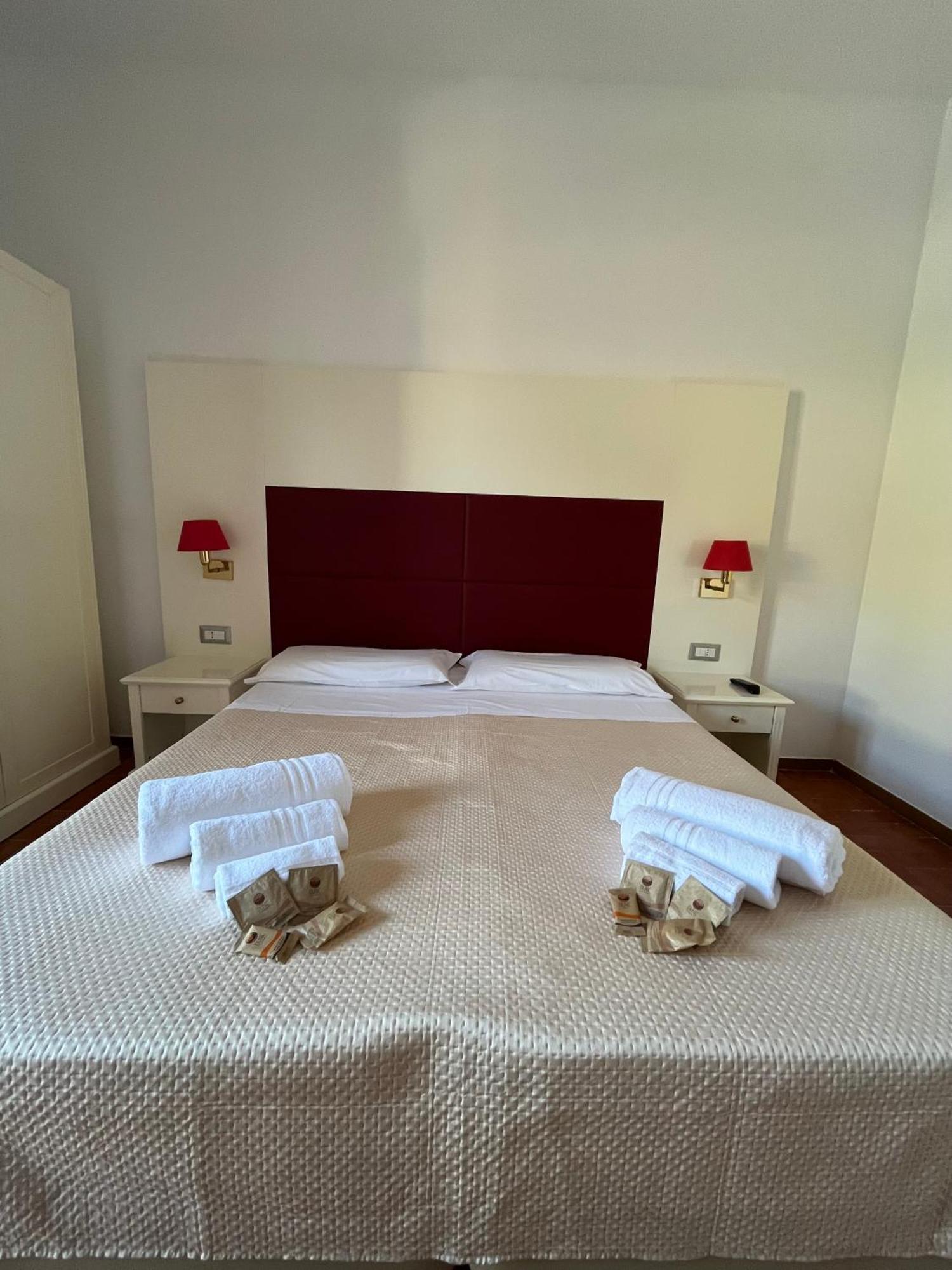 Tc Hotel Lido dei Pini Buitenkant foto